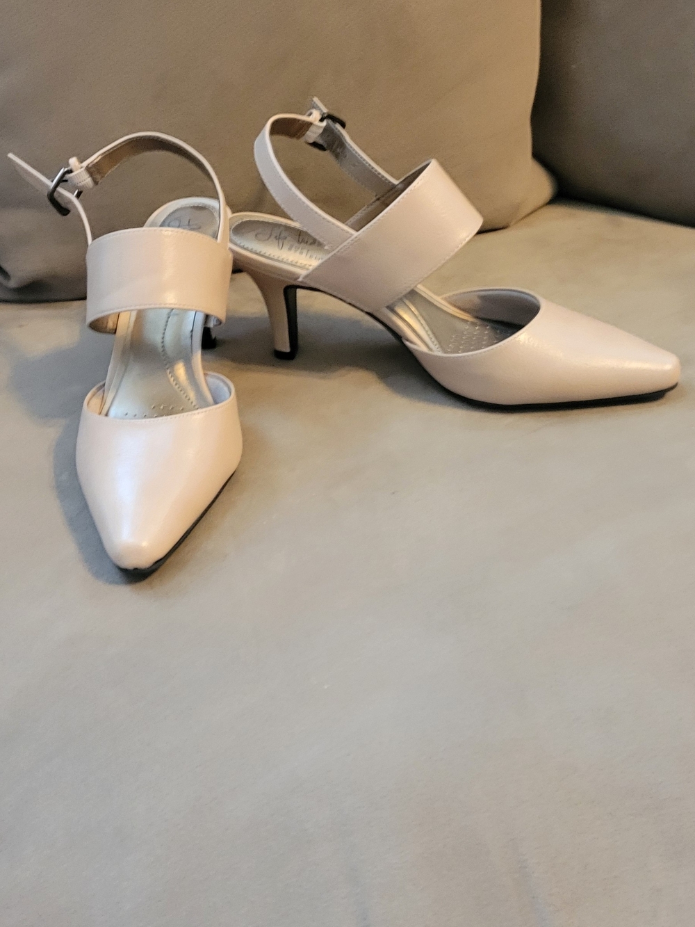 Life Stride Women's Nude Pointed-Toe Slingback Pumps - Picture 4 of 6